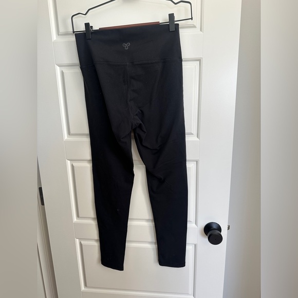 TNA Classic Black Leggings - Picture 3 of 3